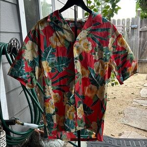 Tori Richard Uniforms Hawaiian Button up Shirt - size men’s medium